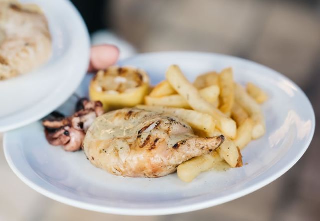 Καλαμάρι ψητό με πατάτες