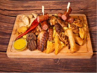 Ποικιλία Κρεατικών (2/4 ατομ.)